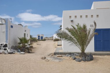Lanzarote, İspanya - 26 Ağustos 2015 : La Graciosa adasının görünümü