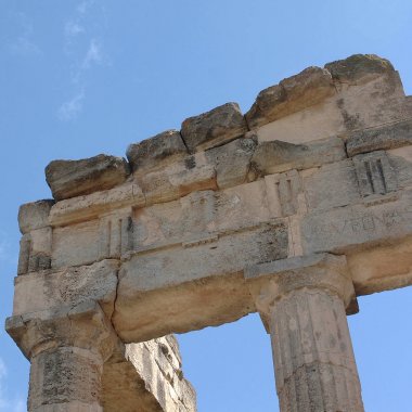 Cirene, Libya - 13 Mayıs 2002: Cirene'deki antikakalıntıları