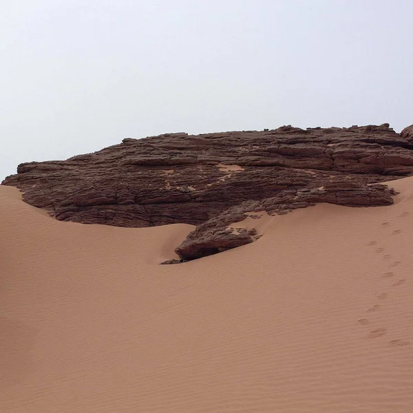 Ubari Desert Libië Mei 2002 Toeristen Jeep Rijden Sahara Woestijn — Stockfoto