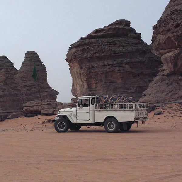 Ubari Desert Libya May 2002 Van Driving Sahara Desert — Stock Photo, Image