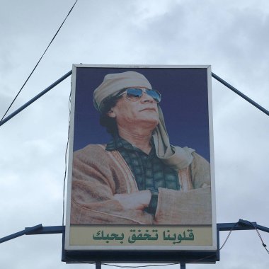 Trablus, Libya - 02 Mayıs 2002 : Trablus'ta Gheddafi portresi