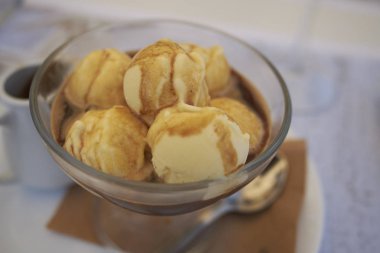 Vanilyalı dondurma ile Affogato