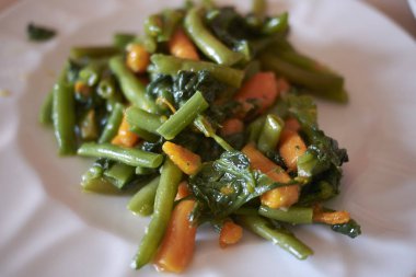 Fransız fasulye ve havuç ile yan sipariş