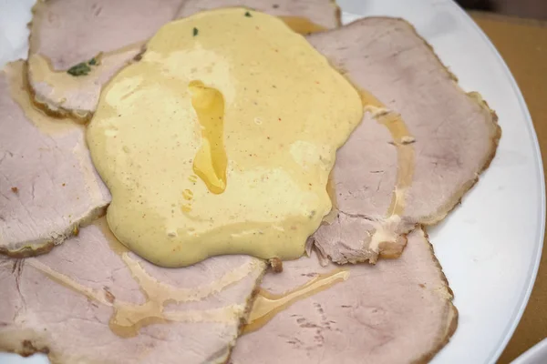 Ton balığı soslu dana dilimleri, vitello tonnato denir