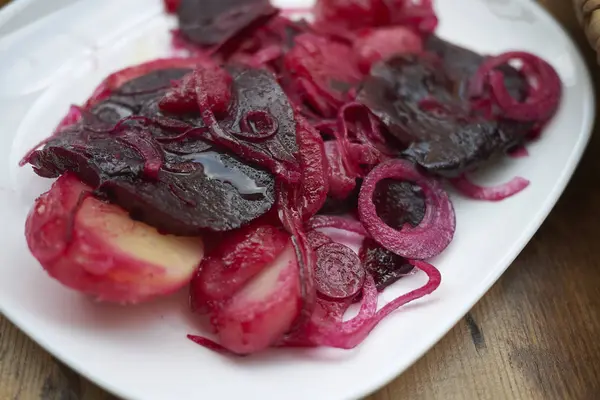 Rode Biet Met Gekookte Aardappel Uien — Stockfoto