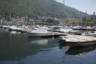 Como, İtalya - 22 Nisan 2018: Como'da turistik liman