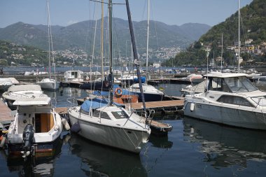 Como, İtalya - 22 Nisan 2018: Como'da turistik liman