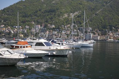 Como, İtalya - 22 Nisan 2018: Como'da turistik liman