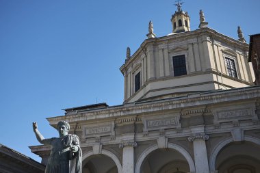 Milano, İtalya - 23 Ekim 2017: San Lorenzo Bazilikası