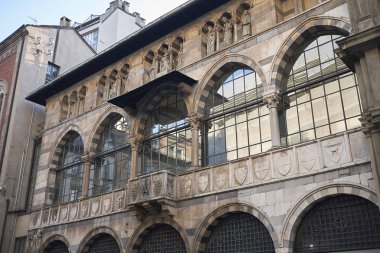 Milan, Italy - December 05, 2017 : View of 'Piazza dei Mercanti' 