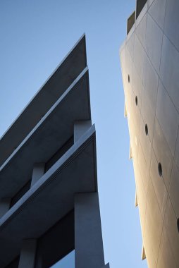 Milano, İtalya - 17 Aralık 2017 : 'Microsoft' ve 'Fondazione Feltrinelli' binalarının görünümü