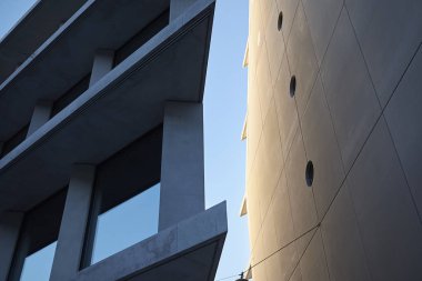 Milano, İtalya - 17 Aralık 2017 : 'Microsoft' ve 'Fondazione Feltrinelli' binalarının görünümü
