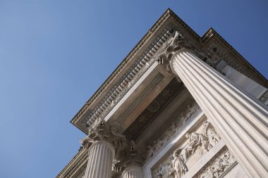 Milano, İtalya - 10 Şubat 2018 : Arco della Pace'in Milano'daki görünümü