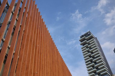 Milano, İtalya - 09 Mart 2018: Porta Nuova gökdelenleri ve tek kredi köşkü manzarası