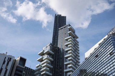 Milano, İtalya - 09 Mart 2018: Porta Nuova gökdelenlerinin görünümü