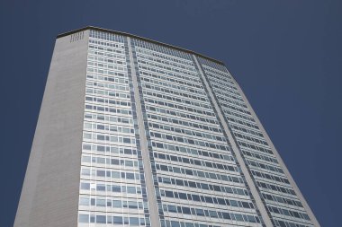 Milano, İtalya - 17 Nisan 2018 : 'Pirellone' gökdeleninin görünümü
