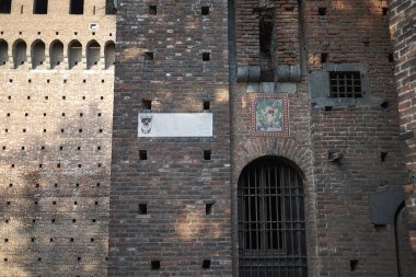 Milano, İtalya - 17 Nisan 2018: Castello Sforzesco görünümü 