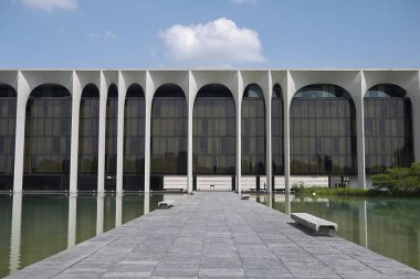 Milano, İtalya - 05 Temmuz 2018 : Oscar Niemeyer'in Palazzo Mondadori'si