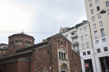 Milano, İtalya - 12 Temmuz 2018 : San Babila kilisesinin görünümü