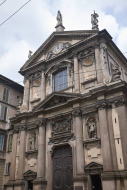 Milano, İtalya - 12 Temmuz 2018 : Santa Maria alla Porta kilisesinin görünümü