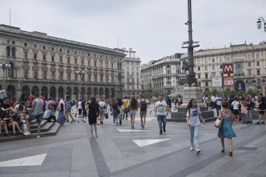 Milano, İtalya - 12 Temmuz 2018 : Piazza Duomo manzarası