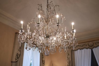 Milano, İtalya - 26 Eylül 2018 : Villa Necchi Campiglio avize görünümü