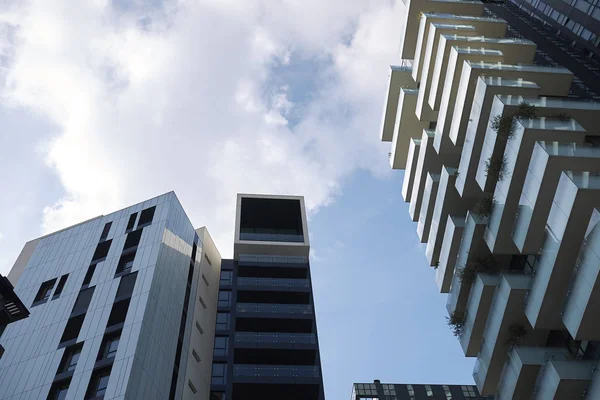 Milano, İtalya - 09 Mart 2018: Porta Nuova gökdelenlerinin görünümü