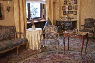 Milano, İtalya - 26 Eylül 2018 : Villa Necchi Campiglio'da ikinci kattaki oturma odasının görünümü