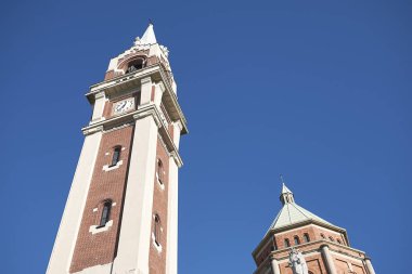 Milano, İtalya - 14 Ocak 2019 : Lourdes'li Aziz Meryem Bazilikası Prepotekyası