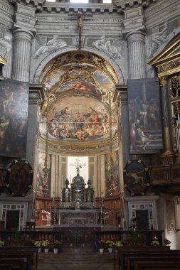 Milano, İtalya - 16 Ocak 2019 : Santa Maria della Passione kilisesinin içi