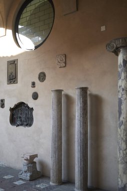Milano, İtalya - 27 Şubat 2019: Casa degli Atellani avlusu