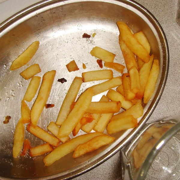 Frietjes Een Zilverplaatje — Stockfoto