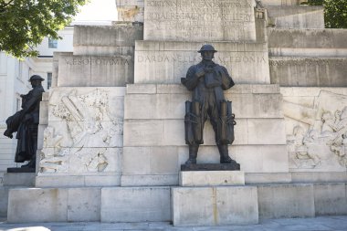 Londra, İngiltere - 26 Haziran 2018 : Hyde Park Corner'daki Royal Artillery Memorial