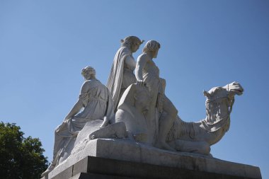 Londra, İngiltere - 26 Haziran 2018 : Kensington Gardens'taki Albert Memorial'daki Afrika grubu