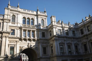 Londra, İngiltere - 26 Haziran 2018 : Burlington House'un Görünümü