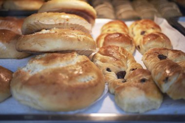  Bir dükkanda satılan çeşitli Çin hamur işleri