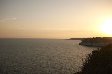 Minorca, Balear Adaları, İspanya - 05 Eylül 2013 : Cala Galdana'da gün batımı