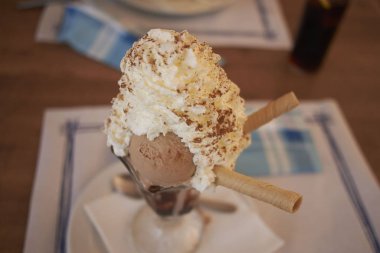 Krem şanti ile Fındık dondurma