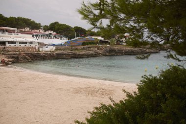 Minorca, Balear Adaları, İspanya - 08 Eylül 2013 : Cala Blanca'nın Görünümü