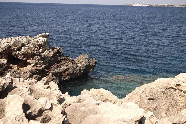 Minorca Balear Adaları Spanya Eylül 2013 Cala Blanca Yakınlarındaki Kayalıklar — Stok fotoğraf