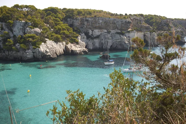 Menorca, Islas Baleares, España - 05 de septiembre de 2013: Vista de Cala Macarella, Menorca — Foto de Stock