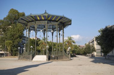 Napoli, İtalya - 23 Temmuz 2018 : Villa Comunale'de 'Cassa Armonica' görünümü