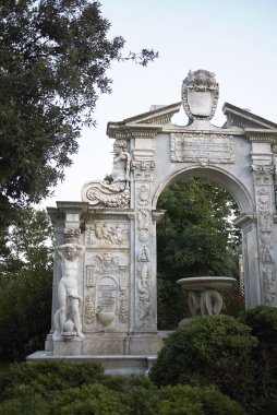 Napoli, İtalya - 23 Temmuz 2018 : Santa Lucia Çeşmesi Villa Comunale'de