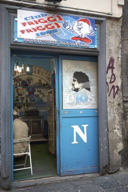 Napoli, İtalya - 24 Temmuz 2018 : Napoli'de 'Friggitoria' (kızarmış yemek)