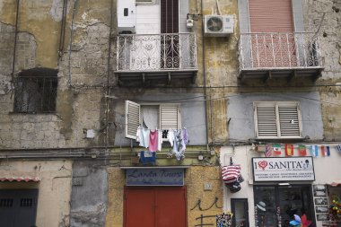 Napoli, İtalya - 24 Temmuz 2018 : Sanita ilçesinde bina