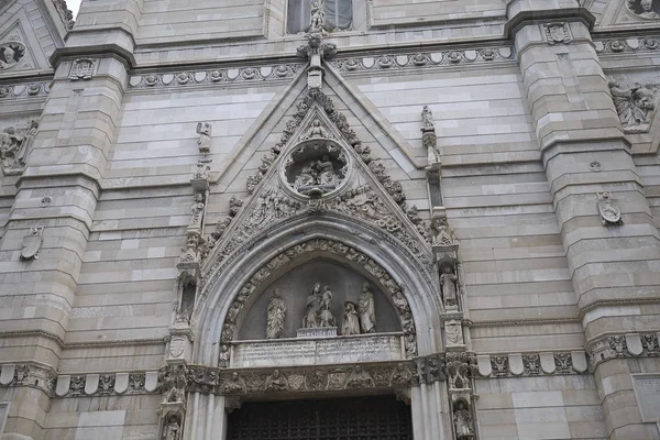 Napoli, İtalya - 24 Temmuz 2018 : Napoli katedrali görünümü