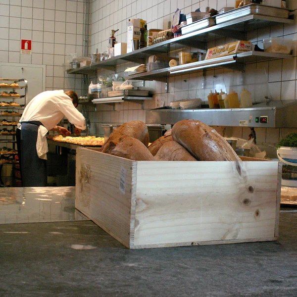 Oslo, Noruega - 15 de março de 2006: Restaurante cozinha — Fotografia de Stock