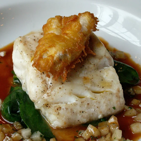 Oslo, Norveç - 15 Mart 2006 : Kızarmış ve buğulanmış morina