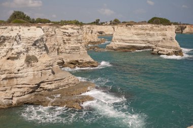 İtalya - Eylül 2012 : Torre Sant'Andrea plajlarının görünümü
