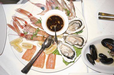 Bir marş olarak Çeşitli Deniz Ürünleri plaka